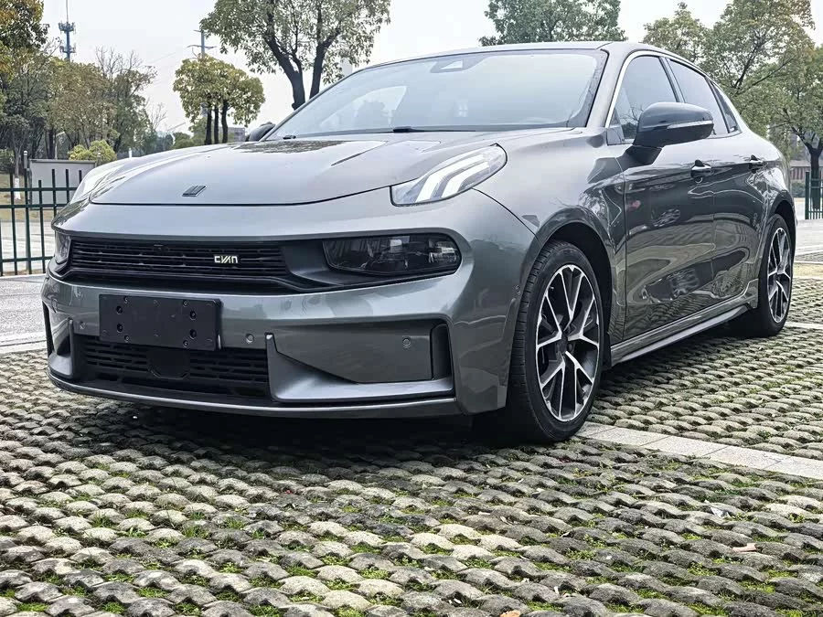 Lynk & Co 03
