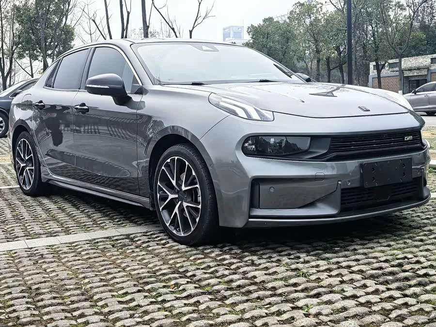 Lynk & Co 03