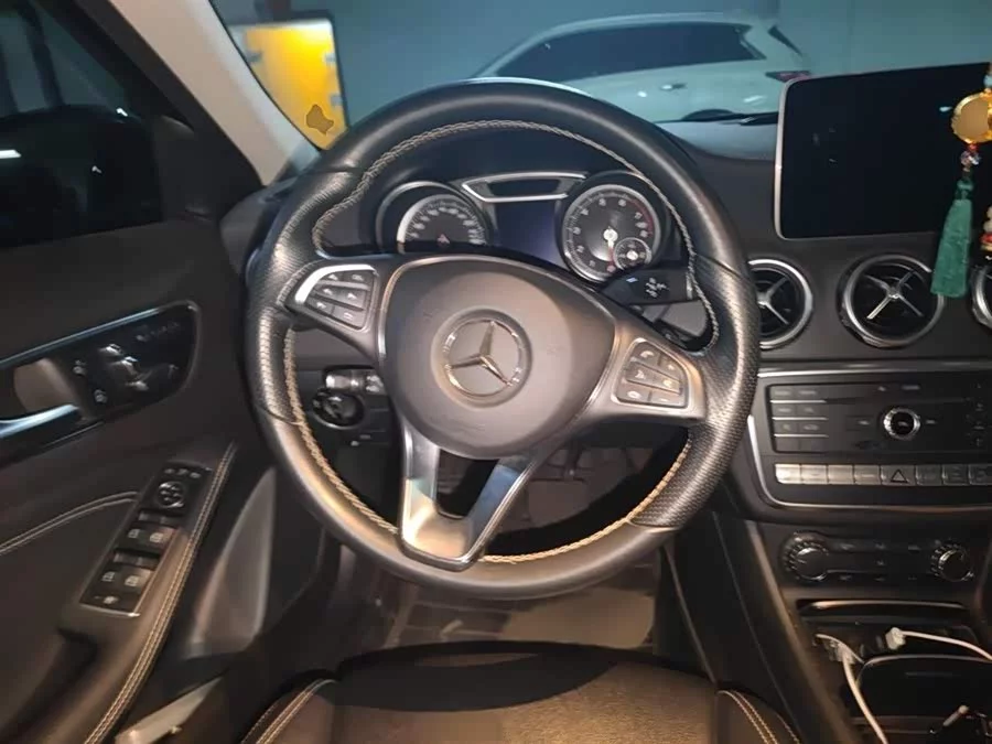 Mercedes Benz GLA