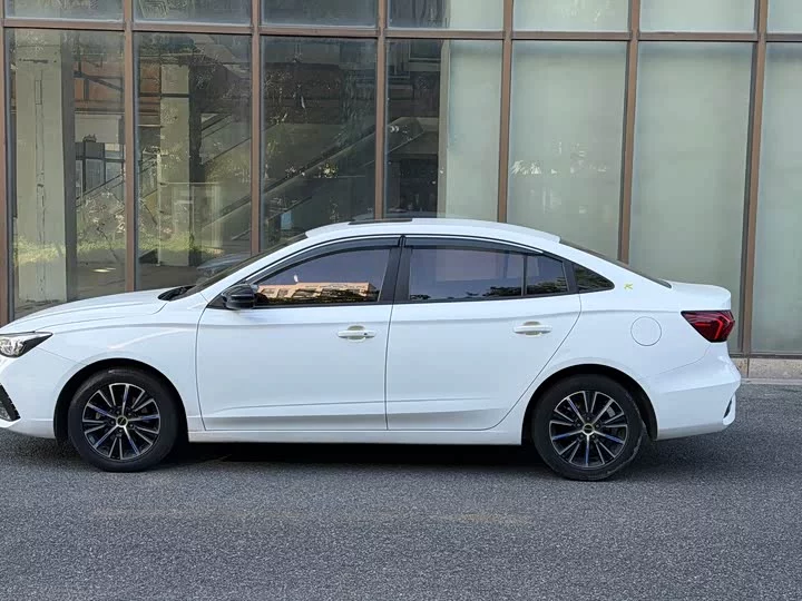 Roewe i5