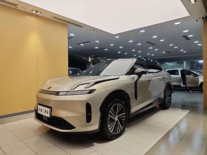 Lynk & Co 08 EM-P
