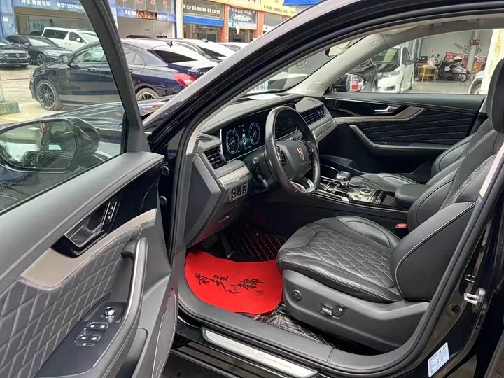 Hongqi HS5