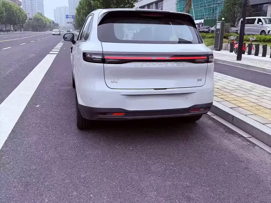 Leapmotor B10