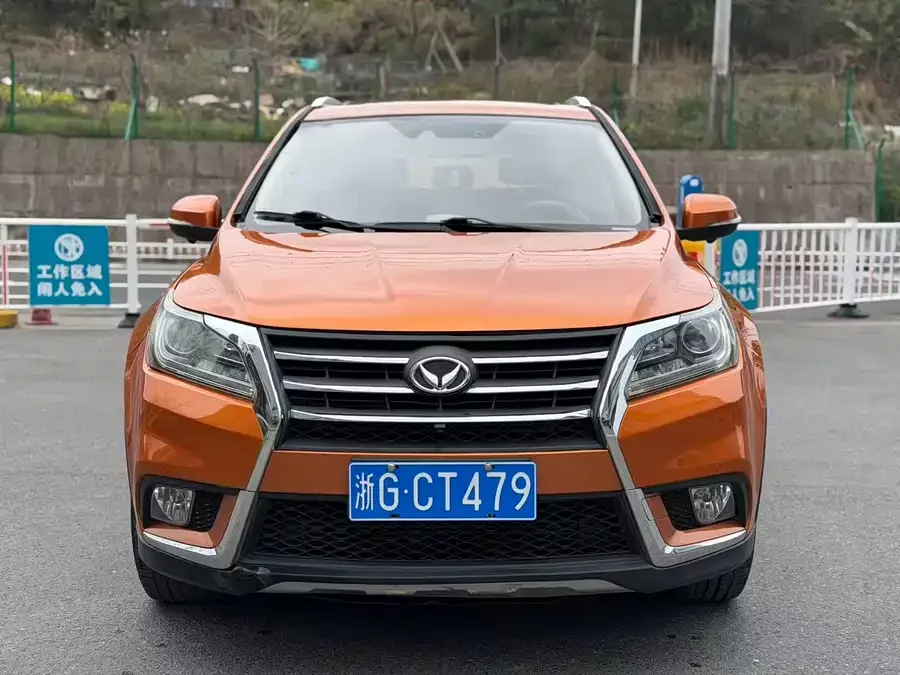 BAIC S6