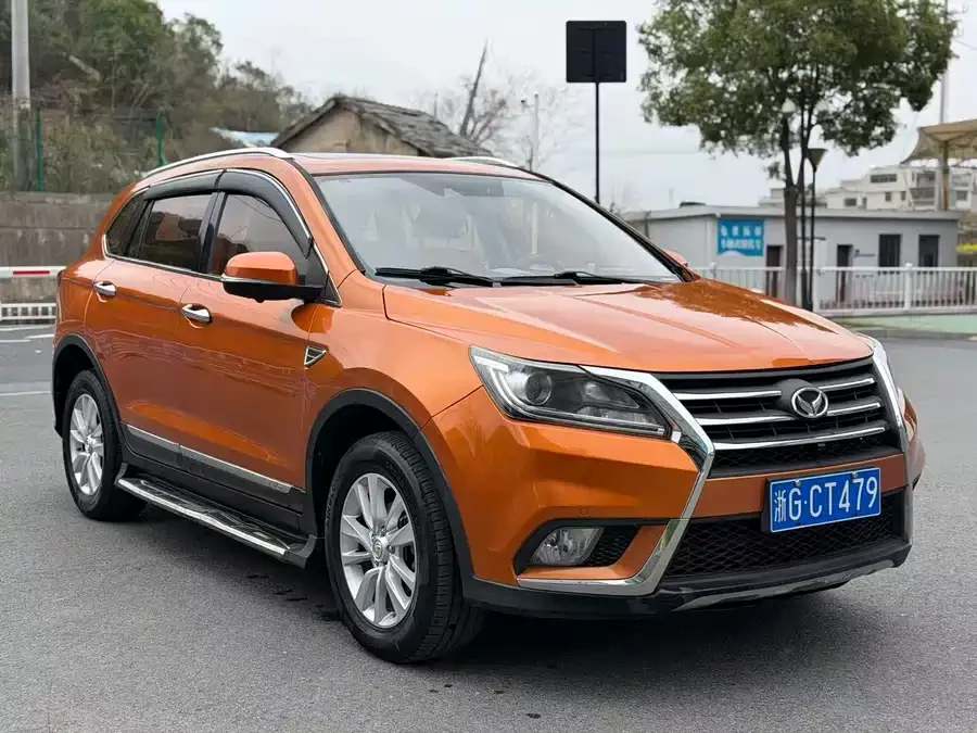 BAIC S6