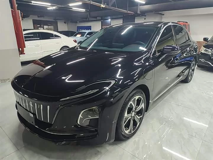 Hongqi E-QM5