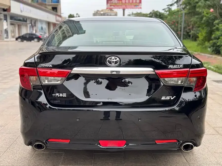 Toyota Reiz