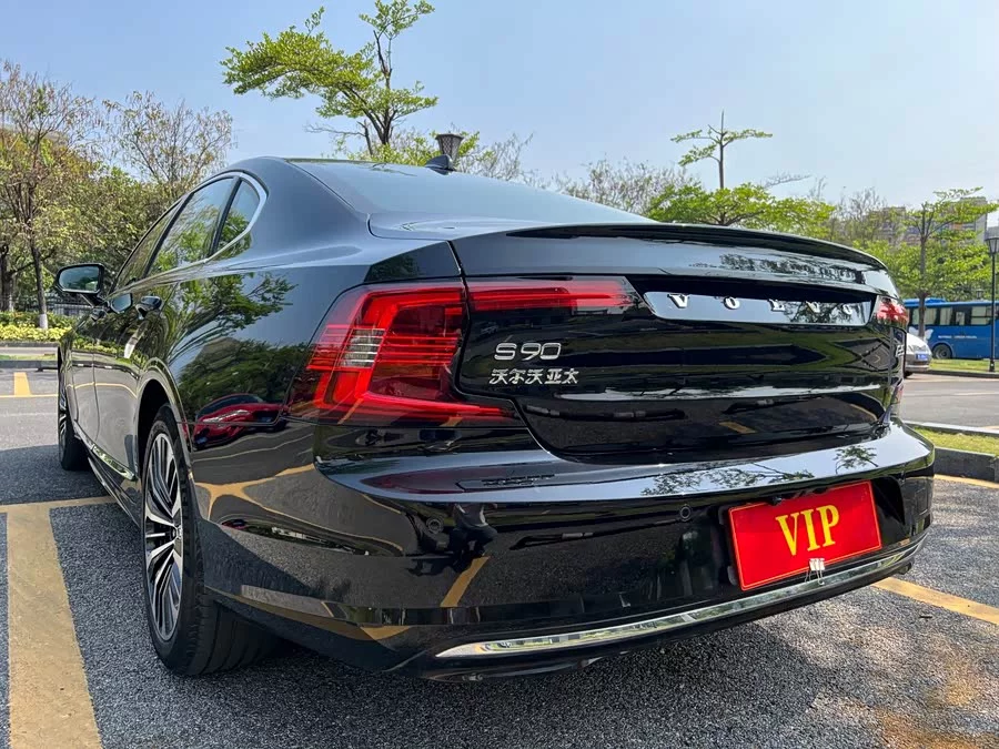 Volvo S90