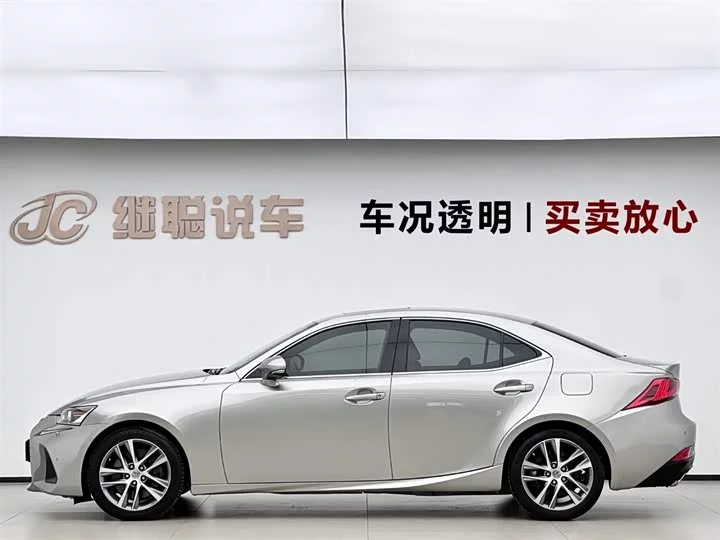 Lexus IS