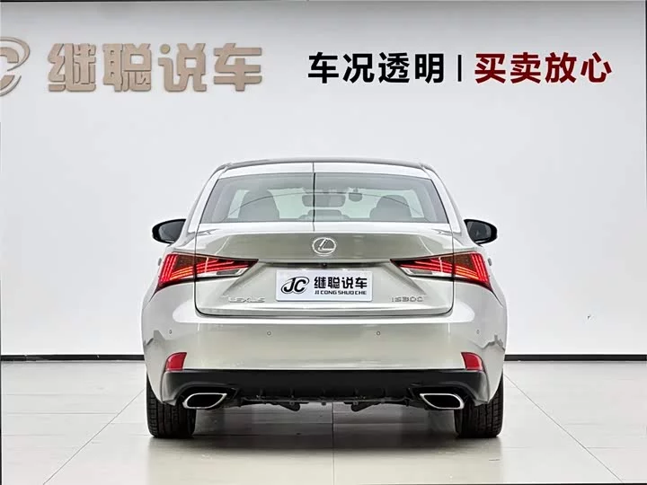 Lexus IS