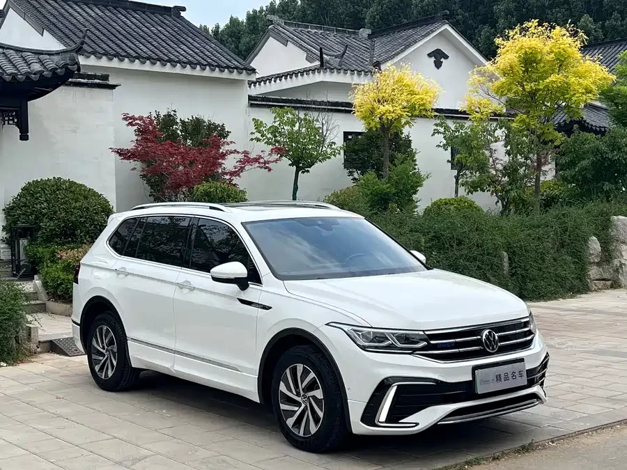 Volkswagen Tiguan L plug-in hybrid