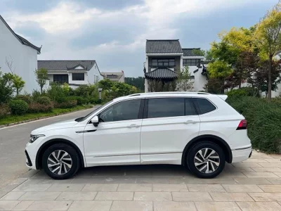 Volkswagen Tiguan L Plug-in Hybrid