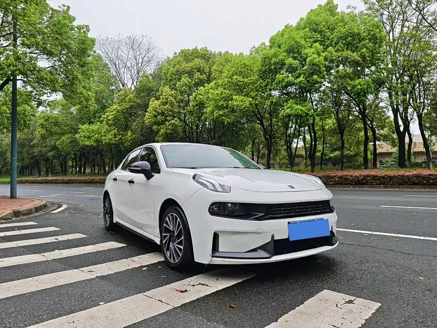 Lynk & Co 03