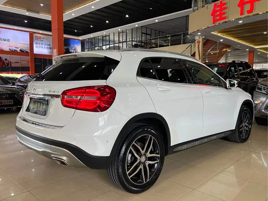 Mercedes Benz GLA