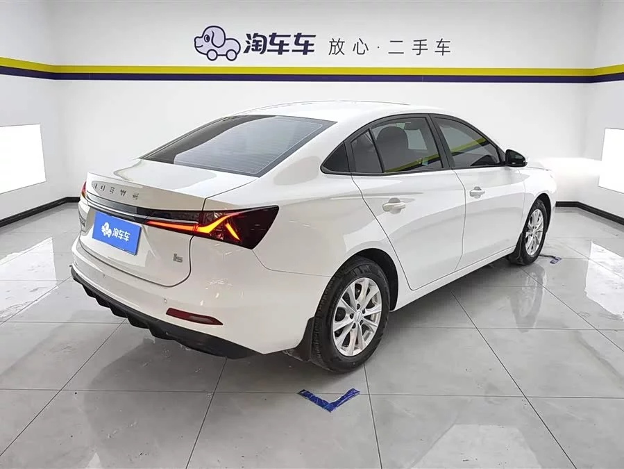 Roewe i5