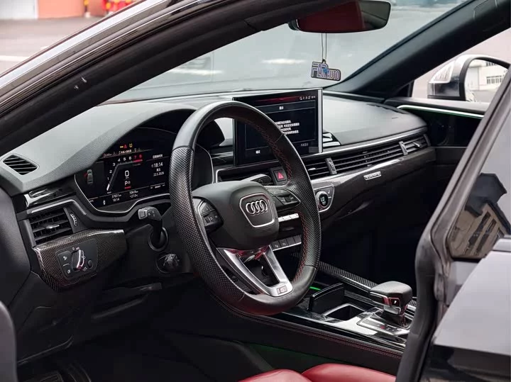 Audi S5