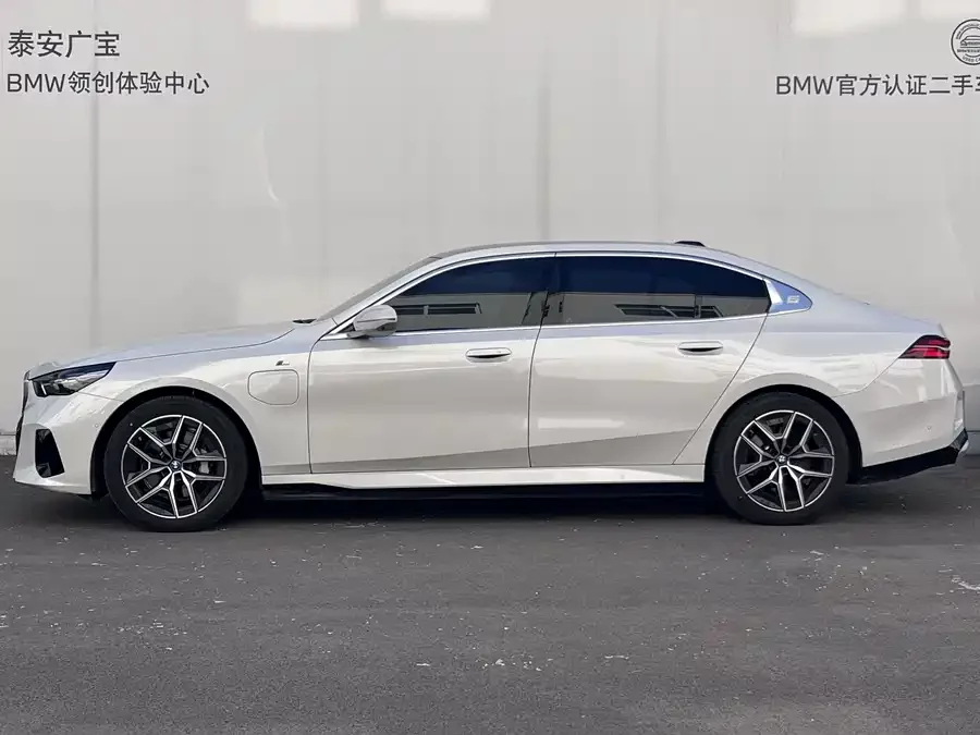 BMW i5