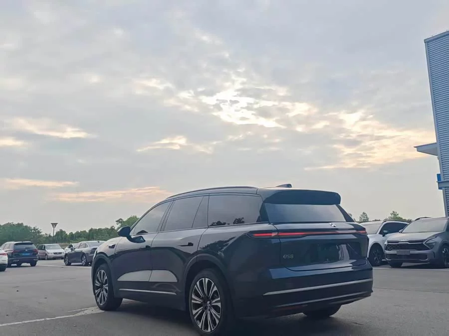 NIO ES8