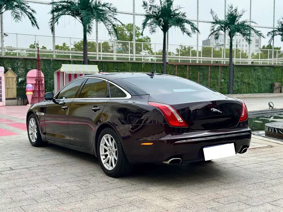 Jaguar XJ