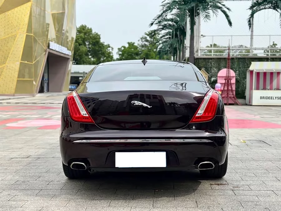 Jaguar XJ