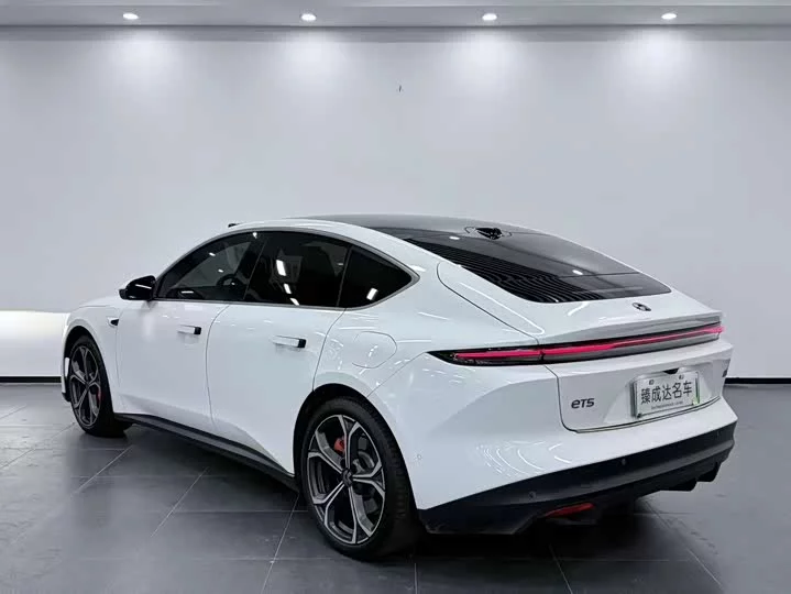 NIO ET5
