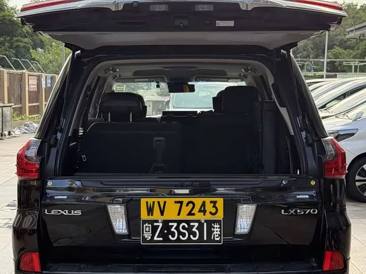 Lexus LX