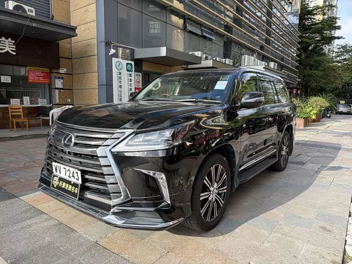 Lexus LX