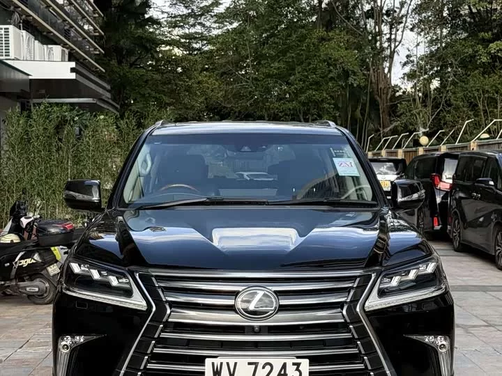 Lexus LX