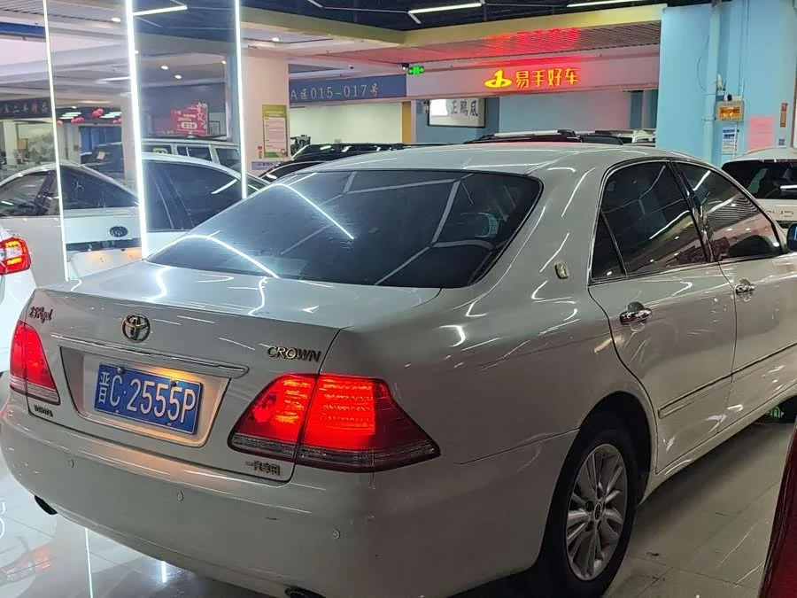 Toyota crown