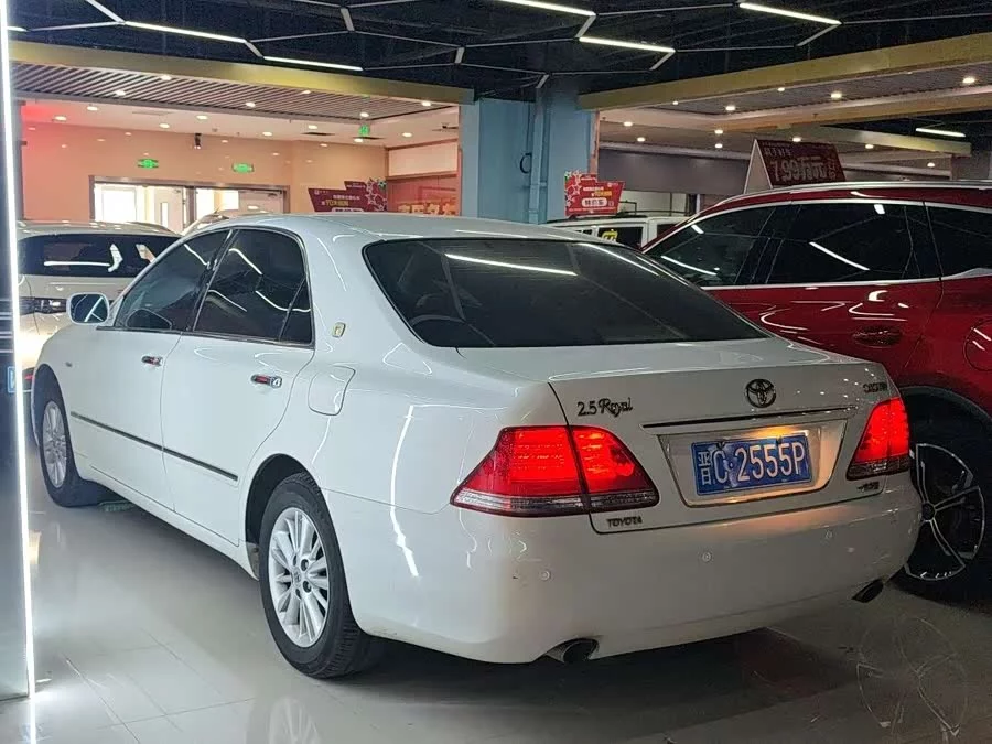Toyota crown