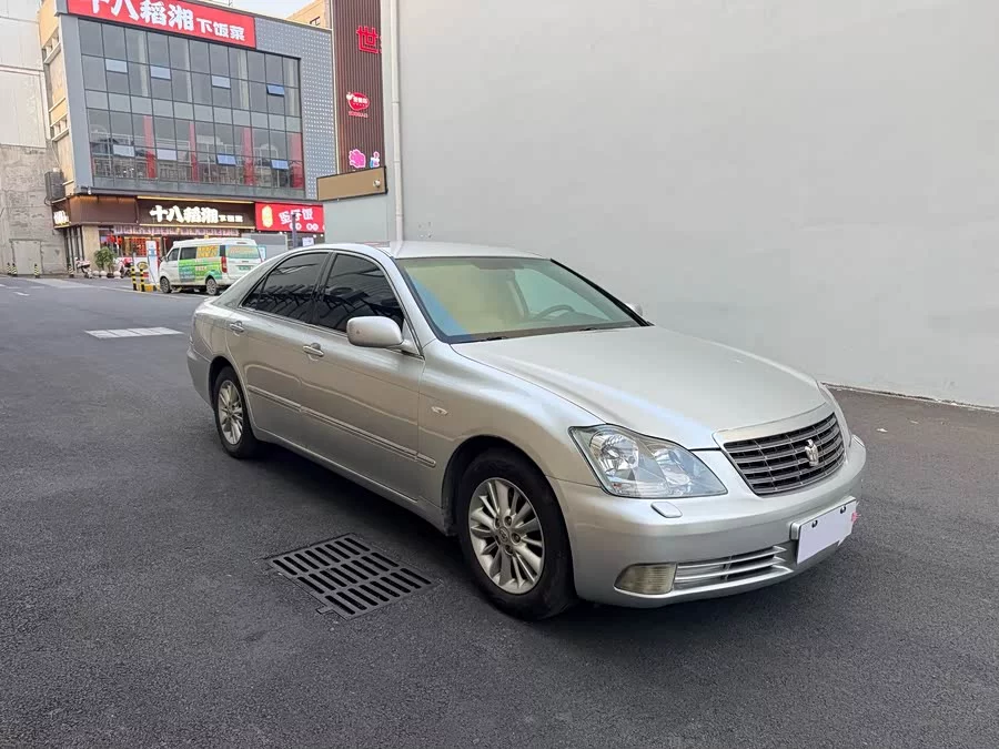 Toyota crown