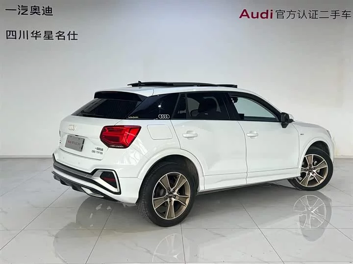 Audi Q2L
