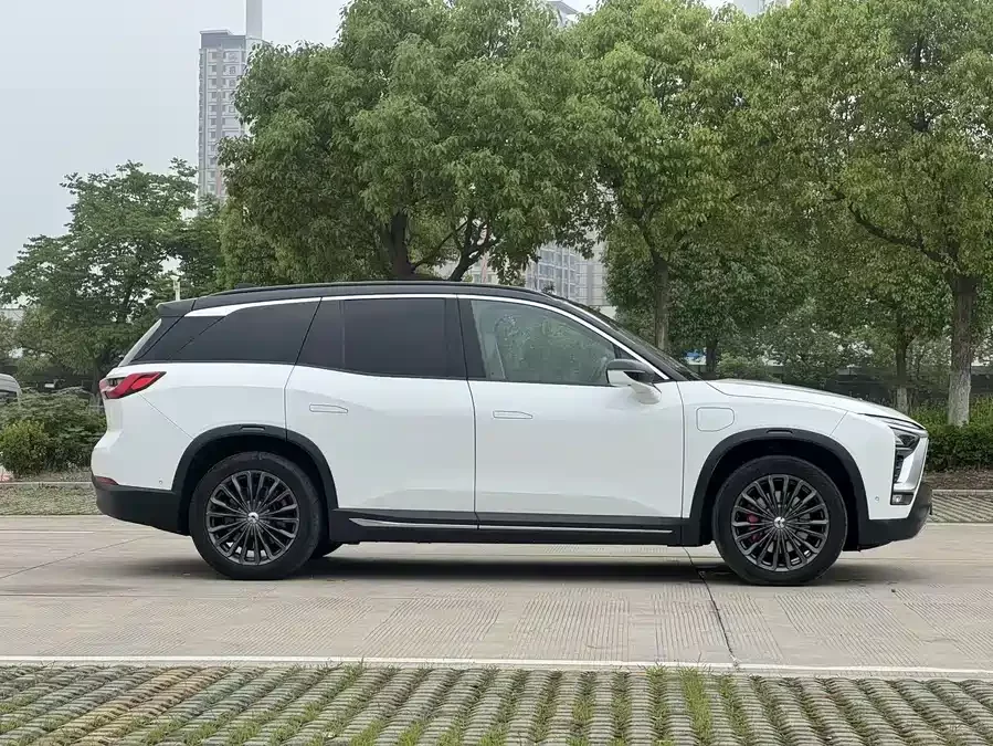 NIO ES8