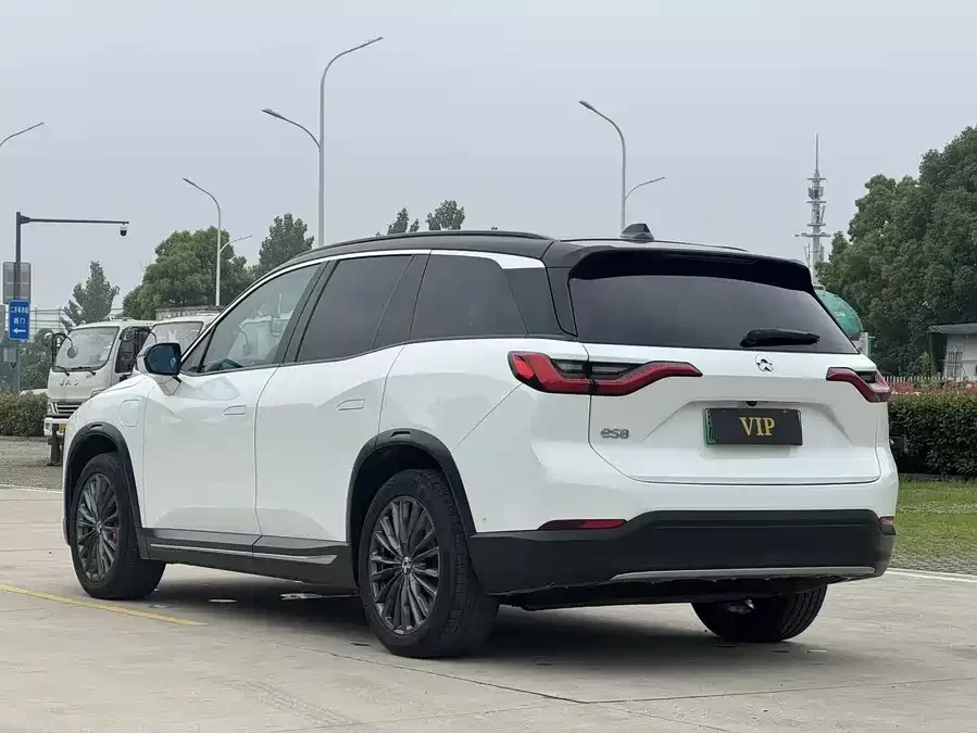 NIO ES8