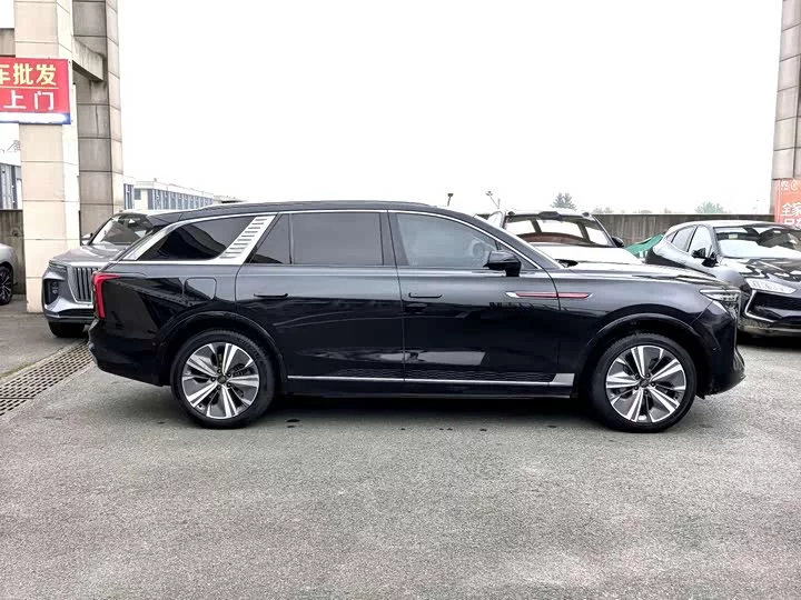 Hongqi E-HS9