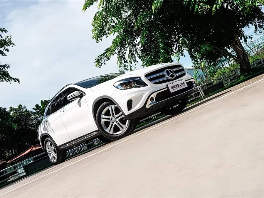 Mercedes Benz GLA