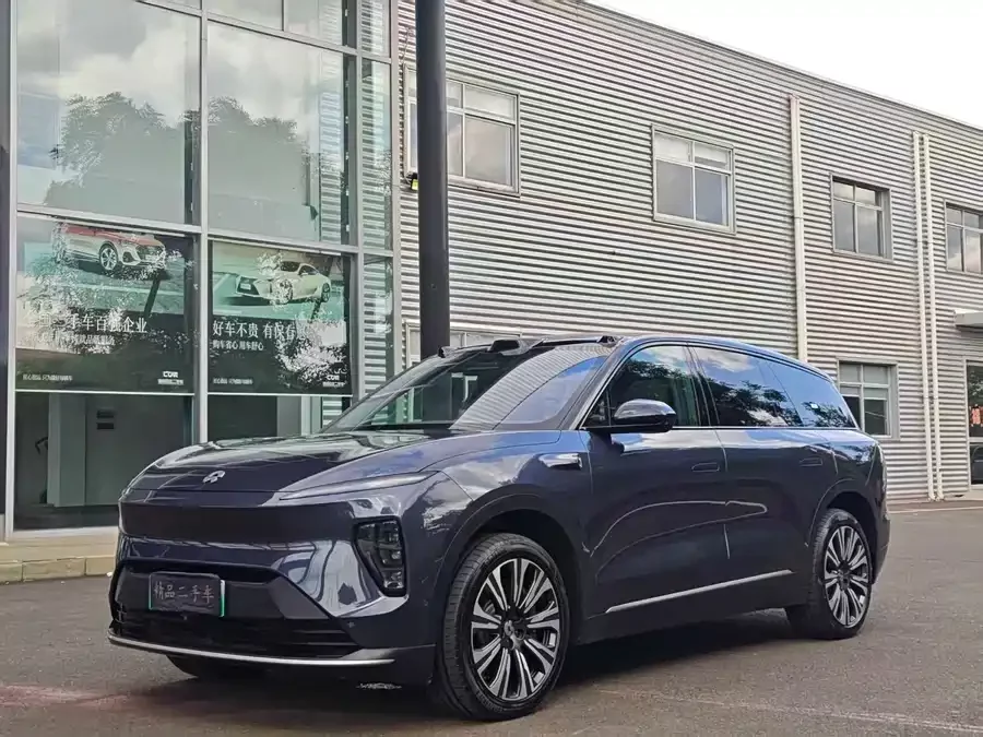 NIO ES8
