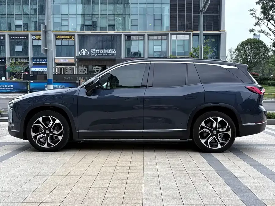 NIO ES8