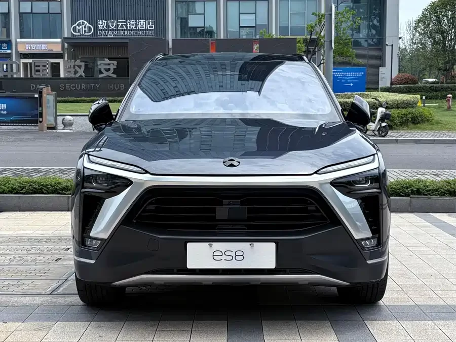 NIO ES8