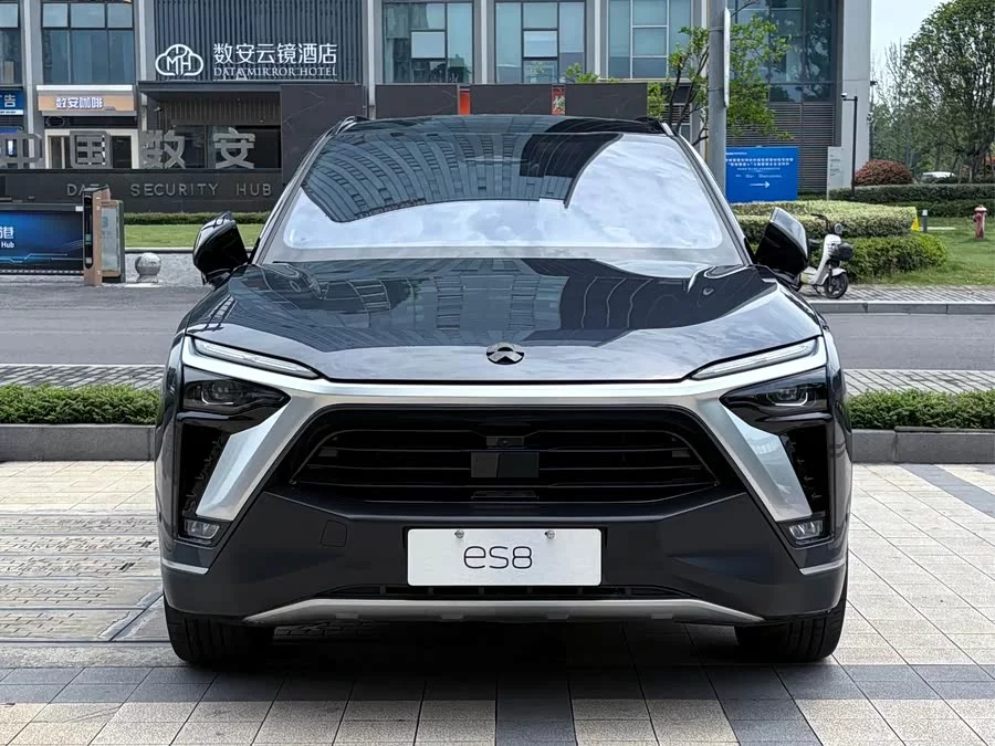 NIO ES8