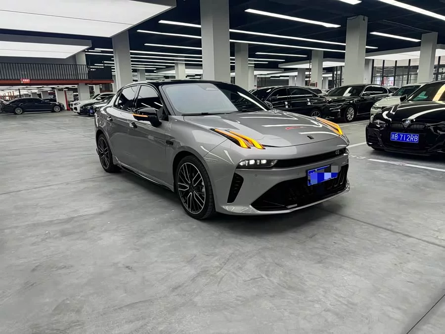 Lynk & Co 03
