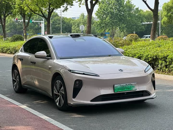 NIO ET5