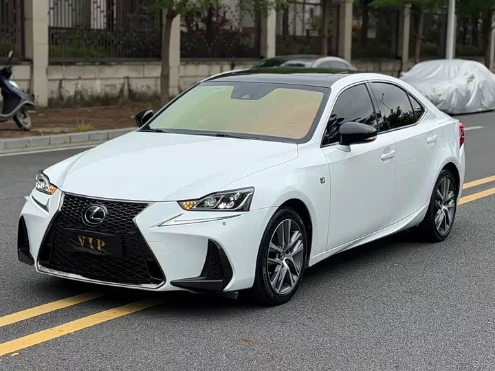 Lexus IS