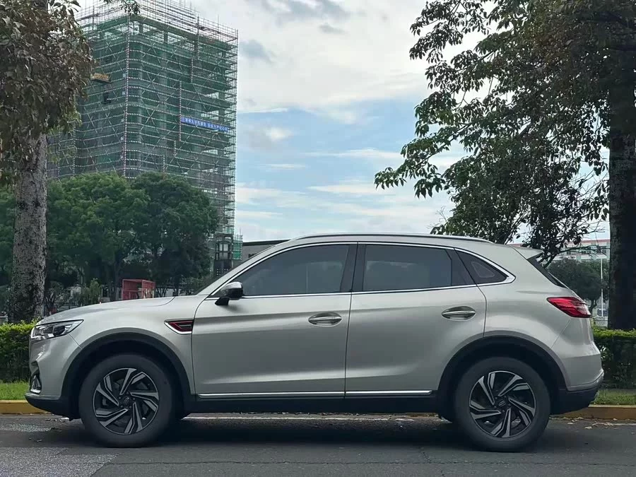 Hongqi HS5