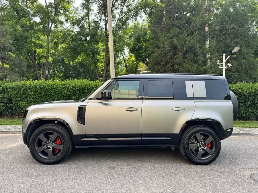 Land Rover guard