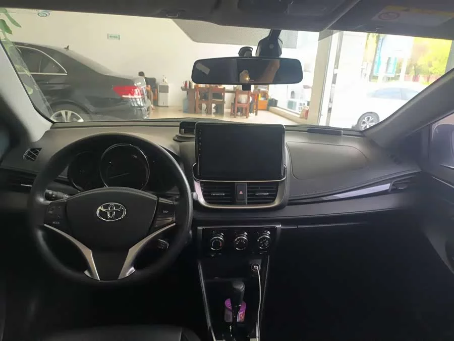 Toyota YARiS L
