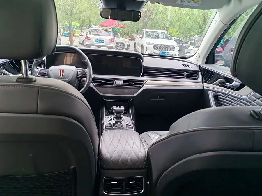 Hongqi HS5