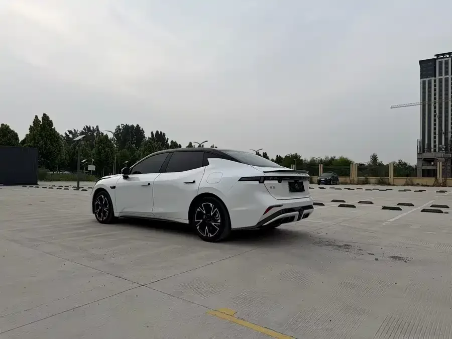 Lynk & Co 07 EM-P