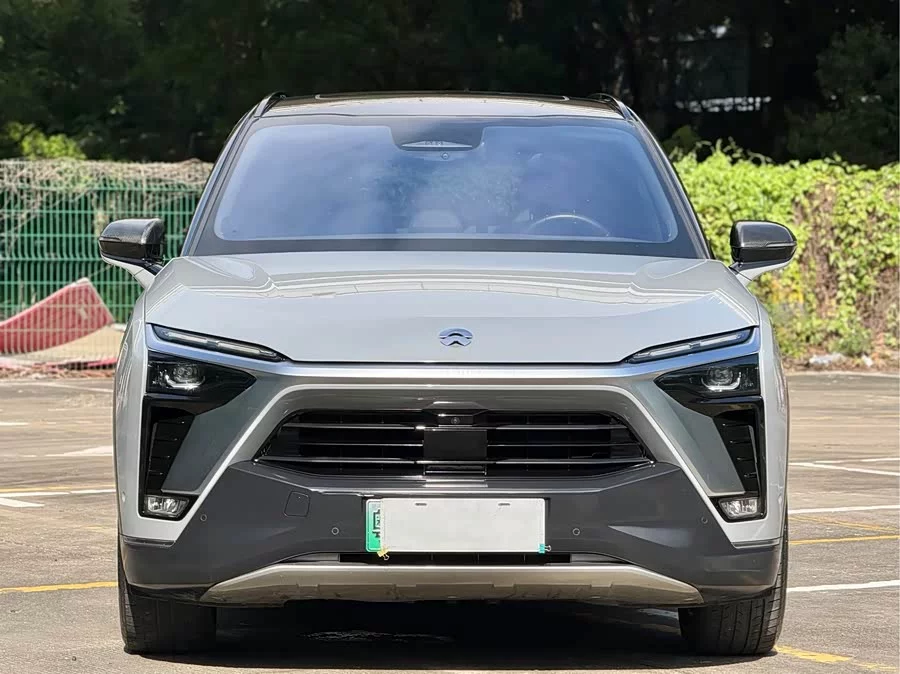 NIO ES8