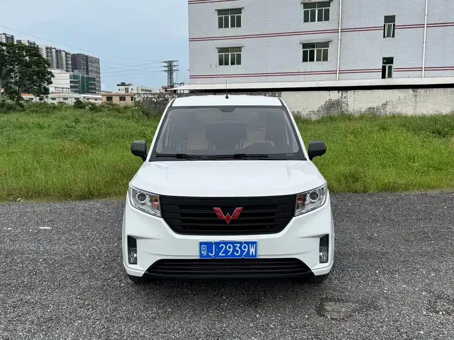 Wuling Hongguang PLUS
